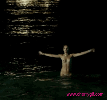 Lola le Lann Gif