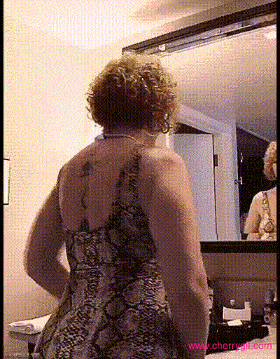 Ela nunca usa calcinha e nem sutiã Gif